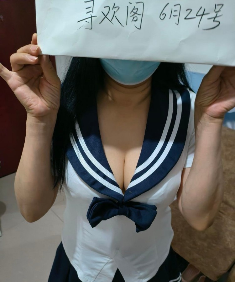 石家庄卖衣服少妇