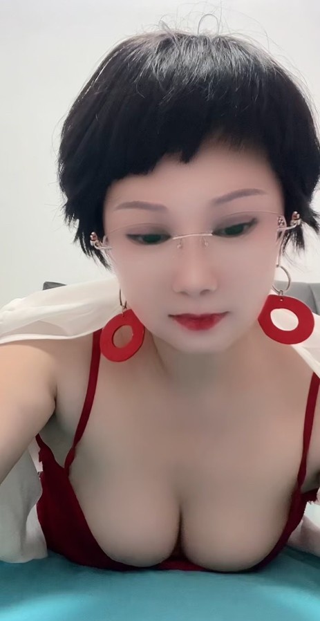 郑州眼镜女