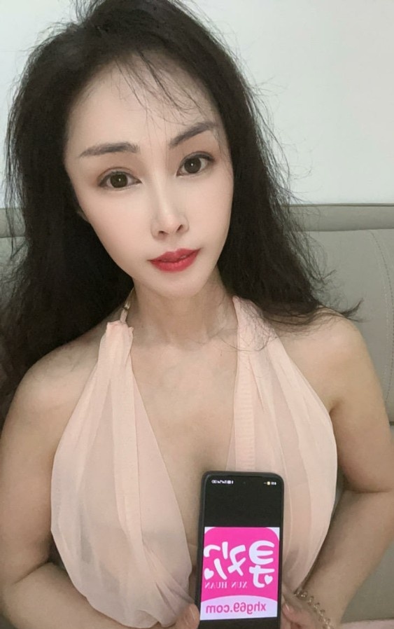 巨乳服务系少妇糖琳