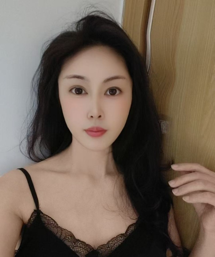 巨乳服务系少妇糖琳