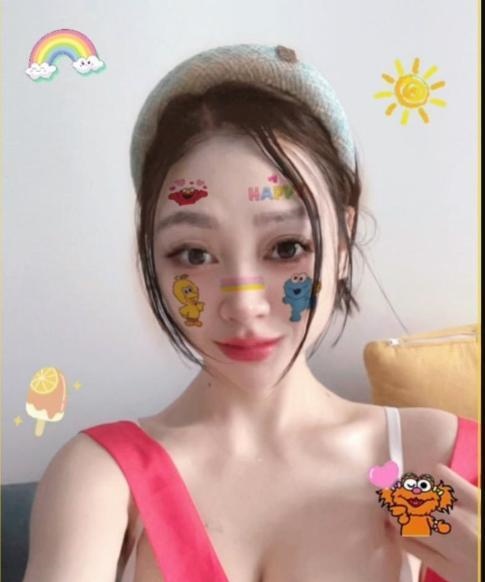 制服诱惑小静儿
