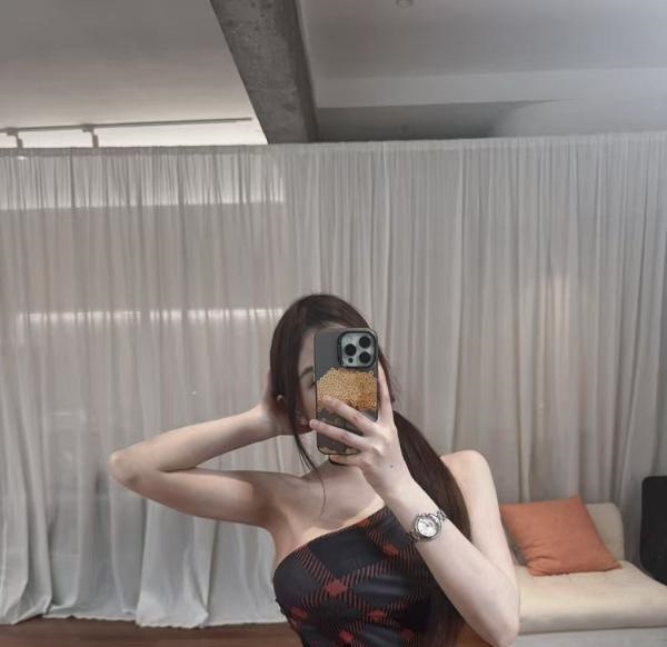 长宁廋廋大胸颜值妹子