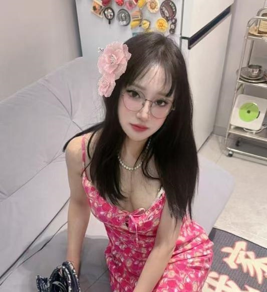 体验黑丝眼镜少妇