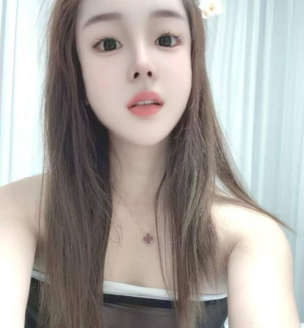江阴妩媚颜值妹子