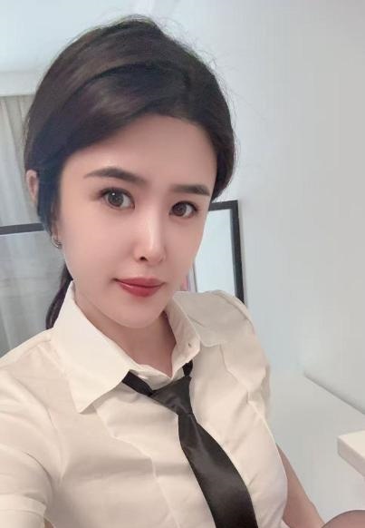 小北服务型美眉