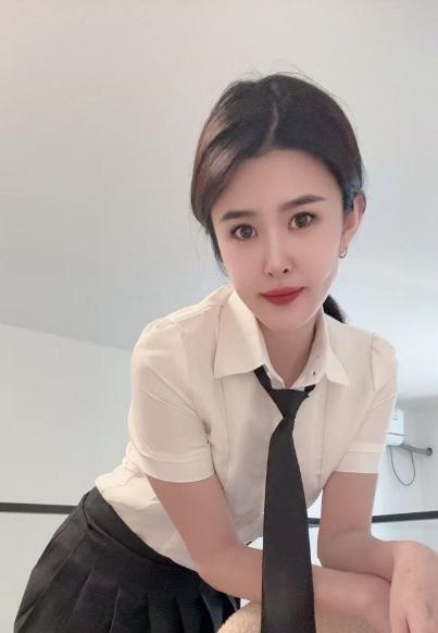 小北服务型美眉
