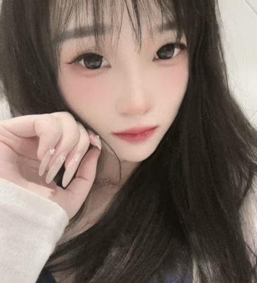 蜀山肤白瘦妹子