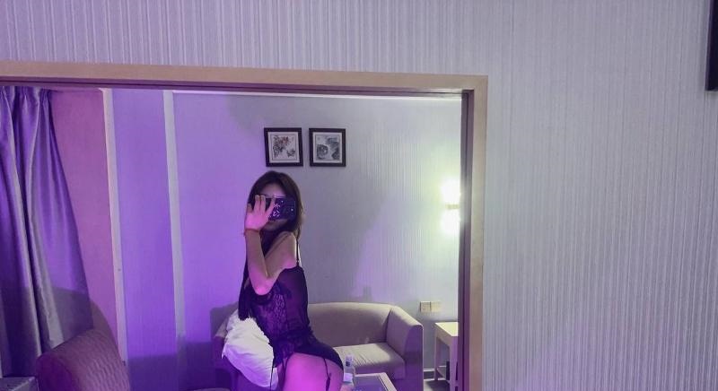 广州赵星儿可蛇吻