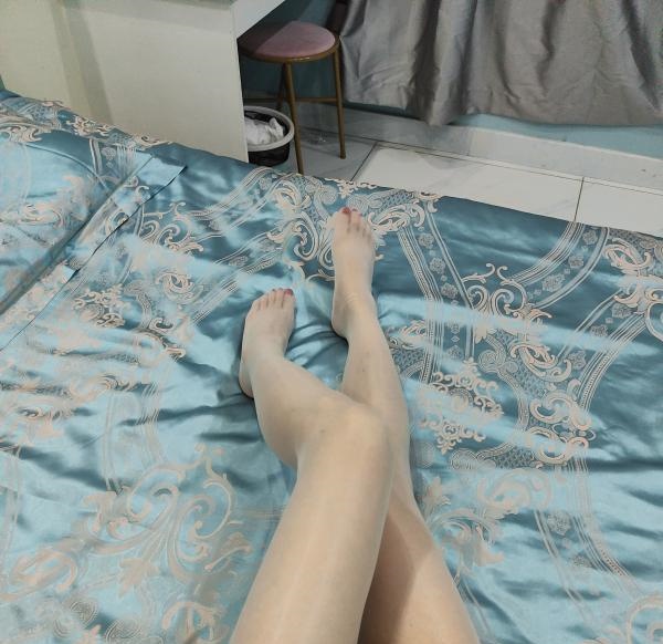 中项长腿小姐姐