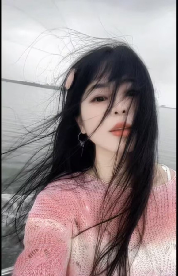 武汉中南路地铁站妹纸夏天