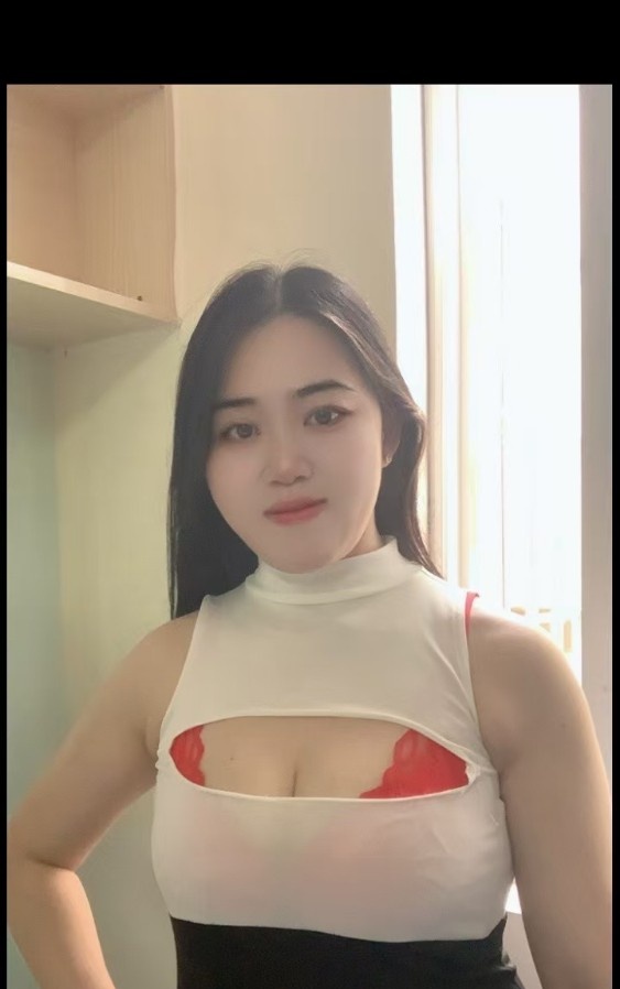 抓龙筋白云小姐姐
