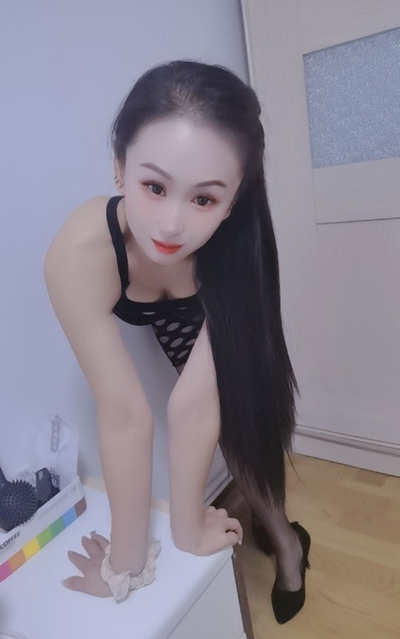 翘臀细腰的小骚货