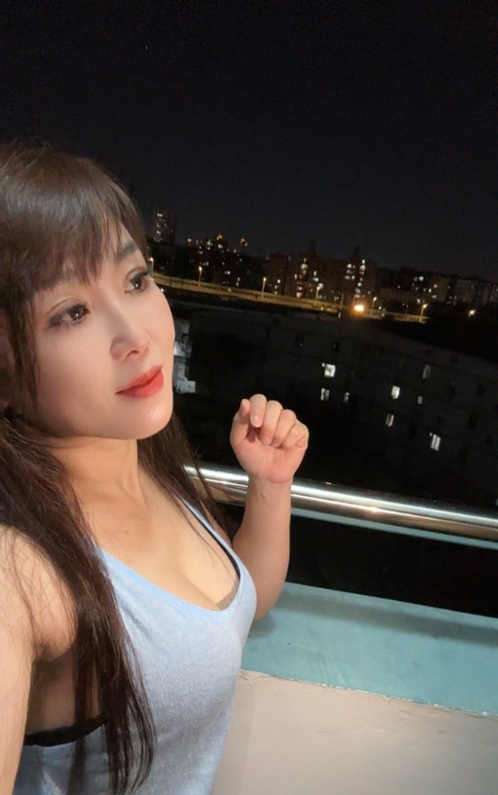 白云热情女友舌吻小麦