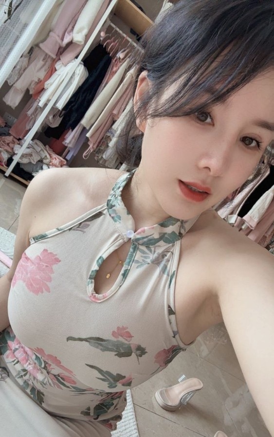 风骚大奶女王妮妮