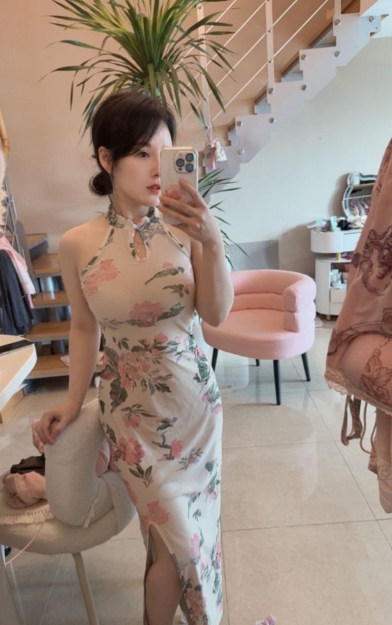 风骚大奶女王妮妮