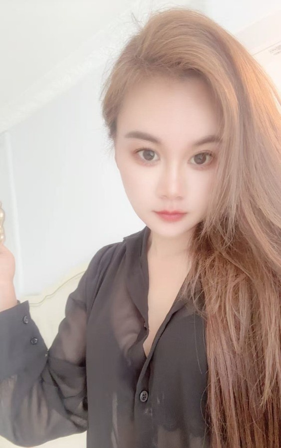 肤白撩人颜值老师