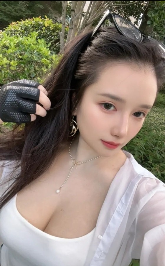 混血眼镜妹爱丽丝