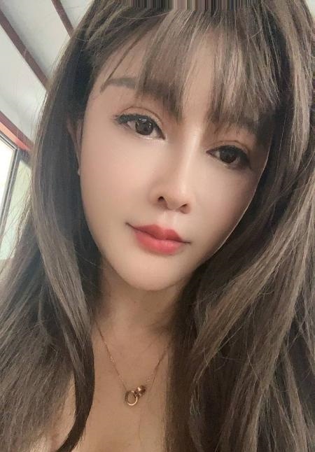 美少妇激情舌吻