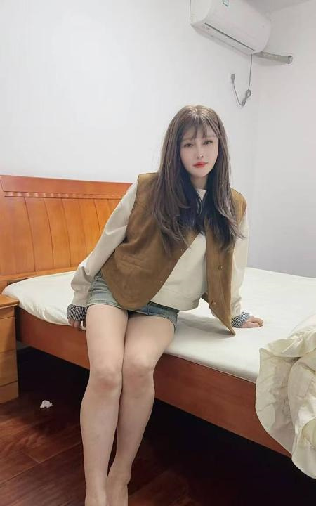 美少妇激情舌吻