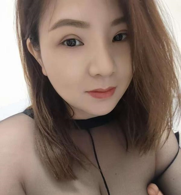 雨花白嫩大奶丝袜少妇