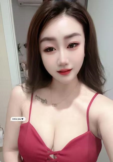 年轻的大胸小姐姐