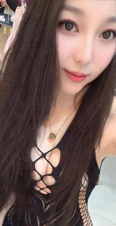丰满圆臀骚货