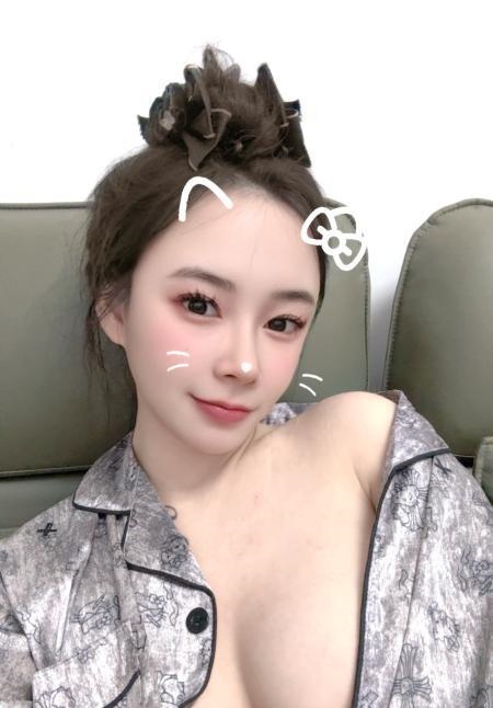 惠城舌吻旗袍骚女
