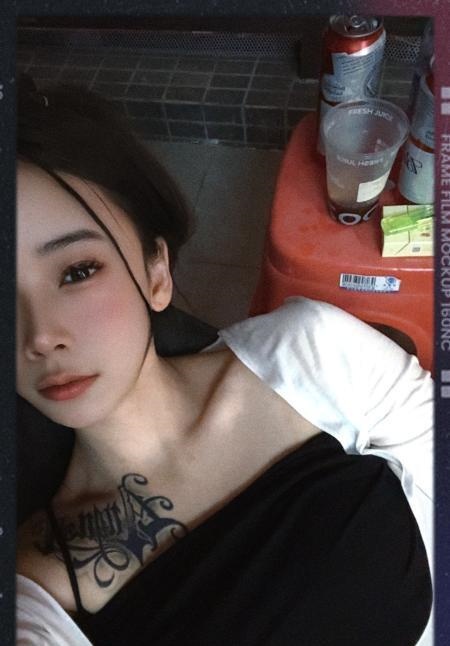 惠城舌吻旗袍骚女