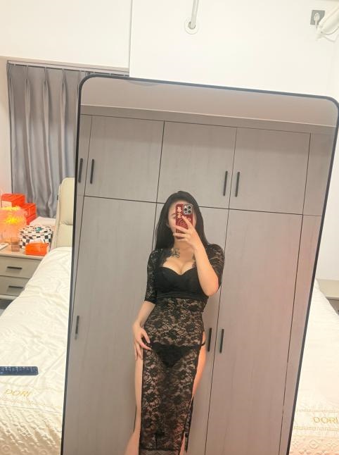 惠城舌吻旗袍骚女