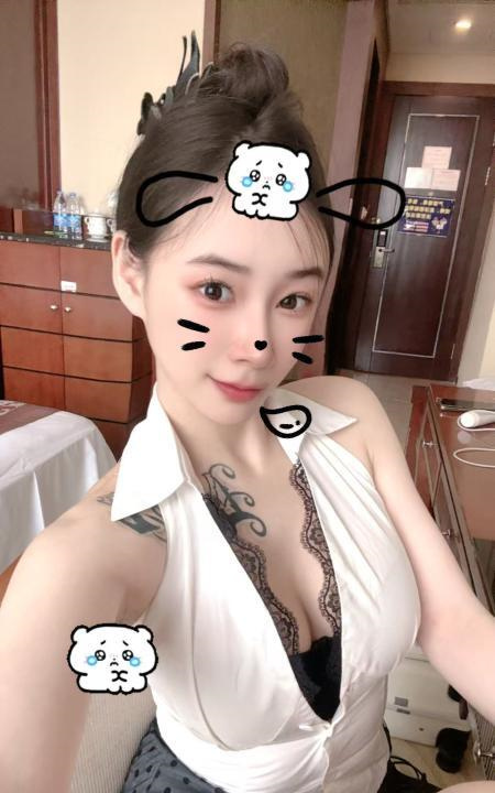 惠城舌吻旗袍骚女