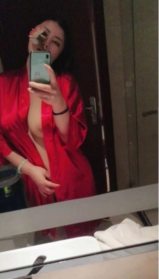 大E奶红尘