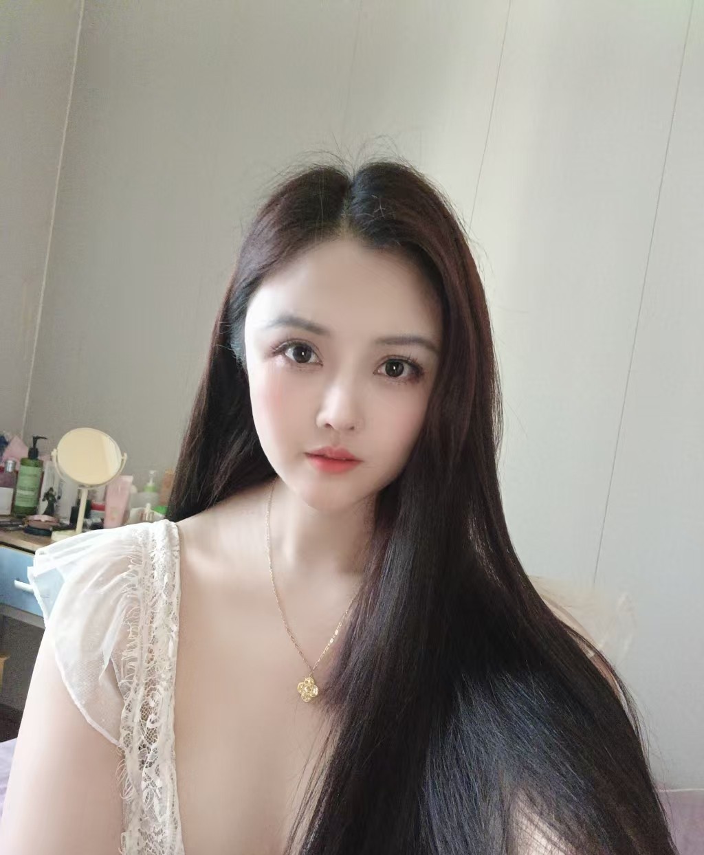 肤白大奶李一桐