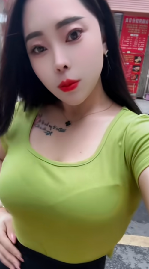 大胸抓龙筋少妇可以一饱眼福