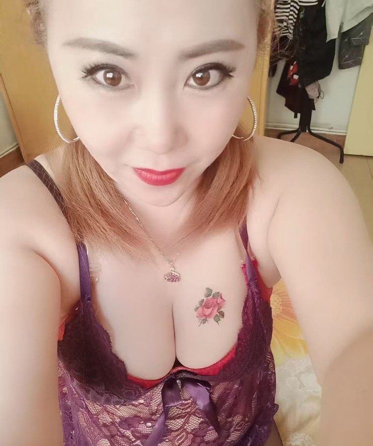 天津大胸大屁股熟女