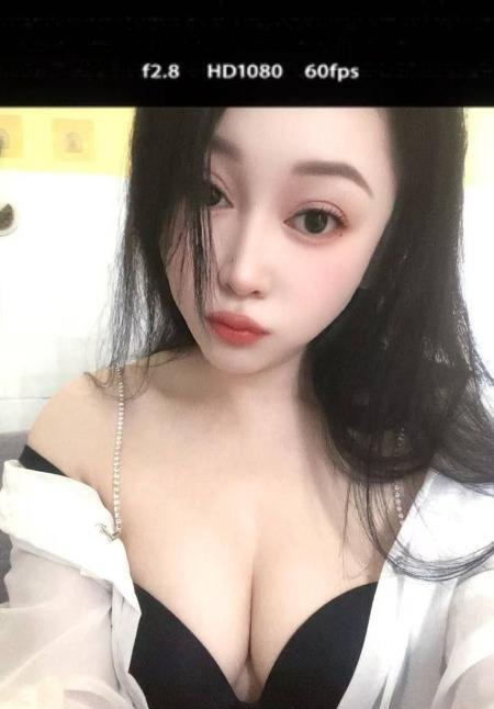 居家丰满少女