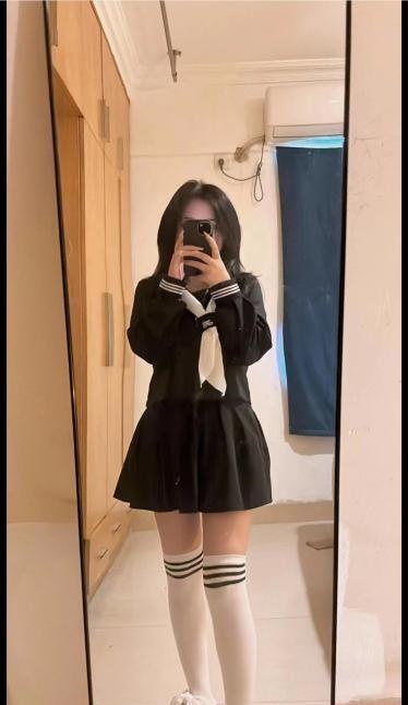 娇小可爱的小月月