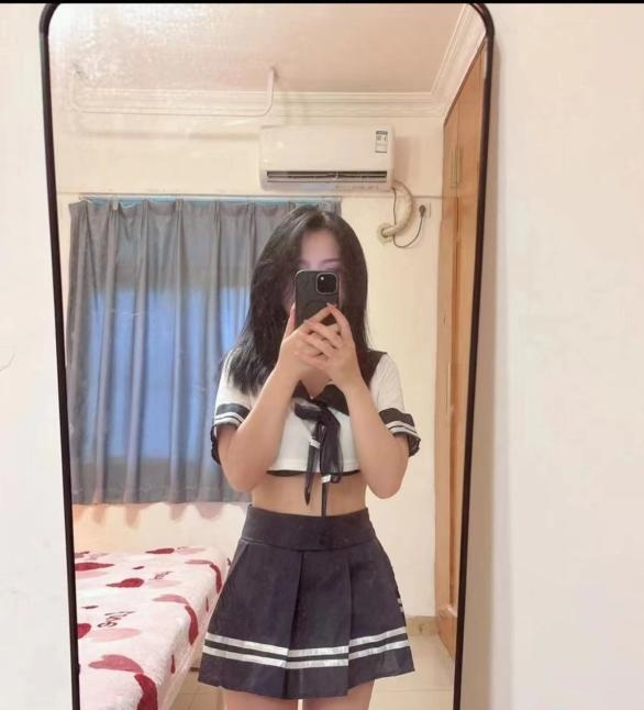 娇小可爱的小月月