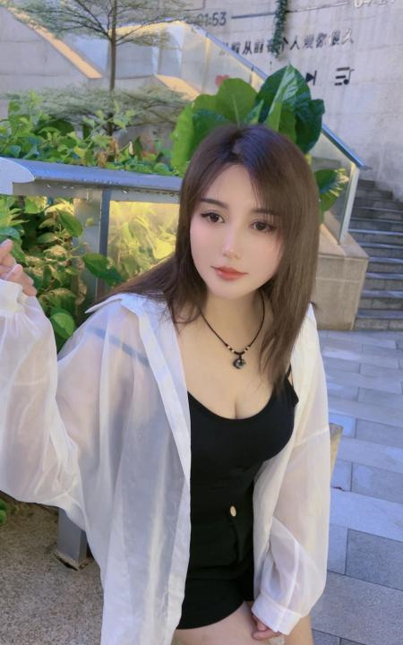 梅花园舌吻御姐