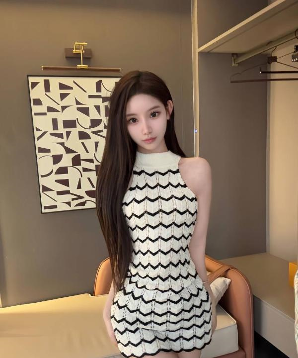 肤白貌美女友系老师