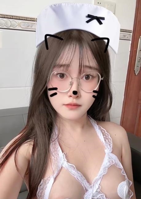 南山眼镜女友感悠然