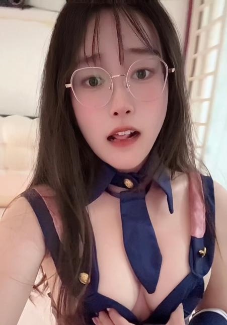 南山眼镜女友感悠然