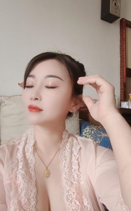 超级太胸舌吻御姐