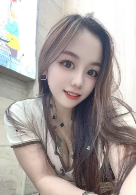 服务系舌吻骚妇