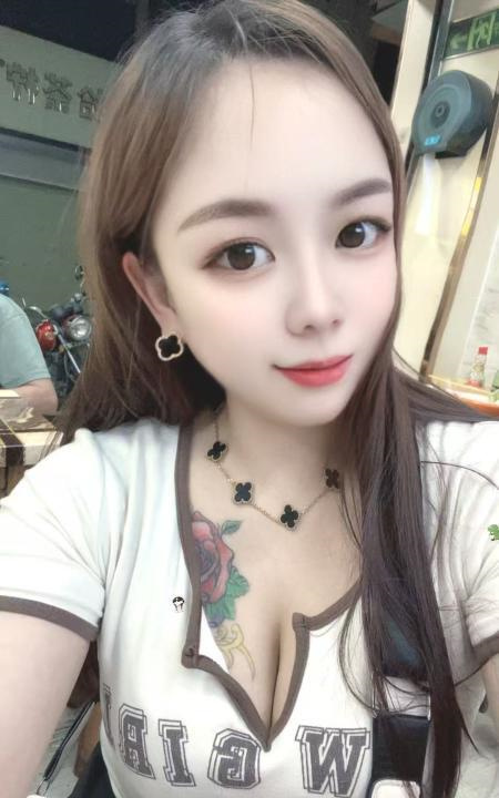 服务系舌吻骚妇