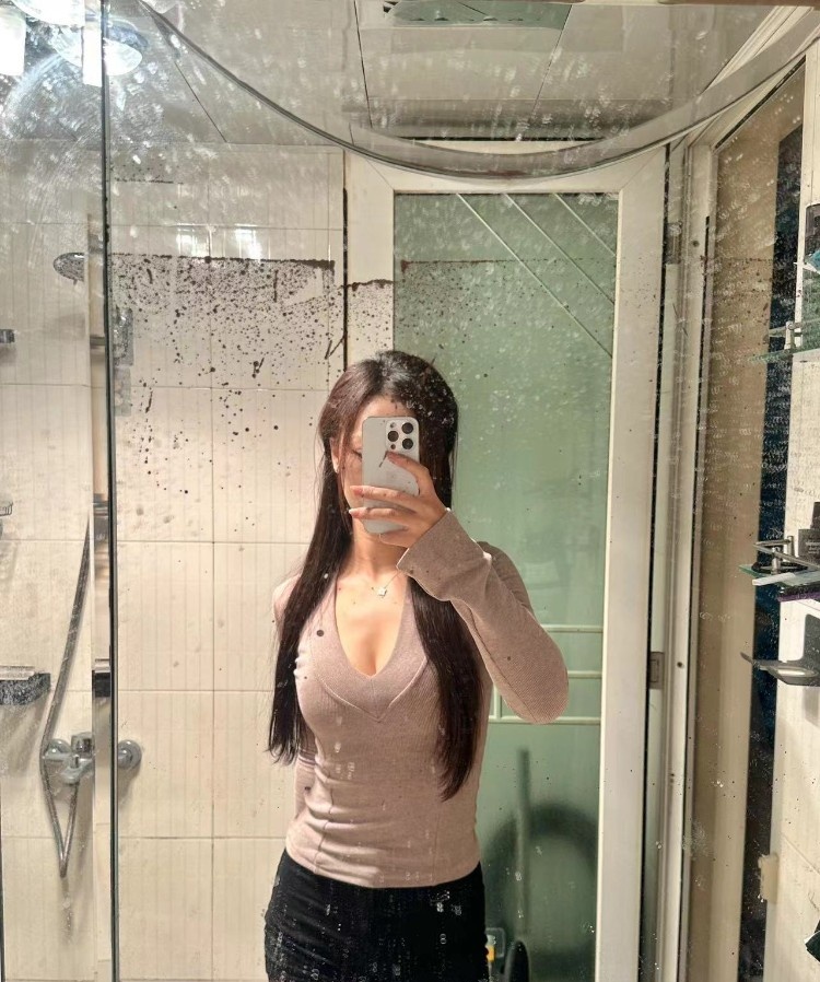 前凸后翘顶级白月光