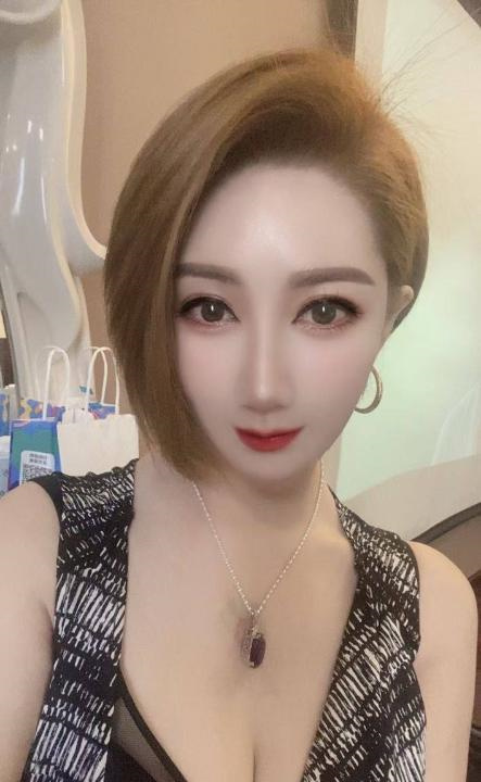 天河珠宝御姐