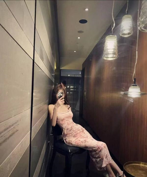 纯欲风性感文艺小妹