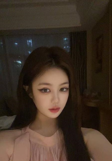 纯欲风性感文艺小妹