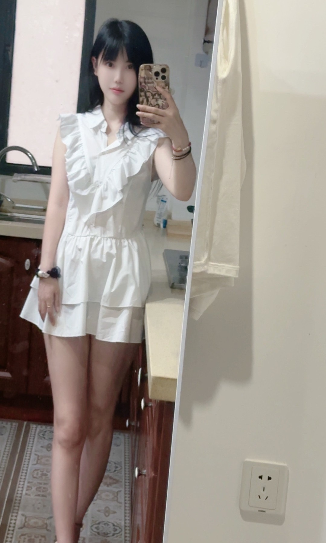 天然白虎琪琪身材不错