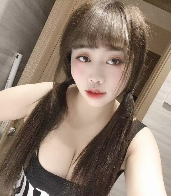 大奶子小姐姐樱桃